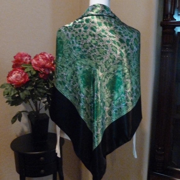 Scarf Black Green Silver NWT - Picture 1 of 6